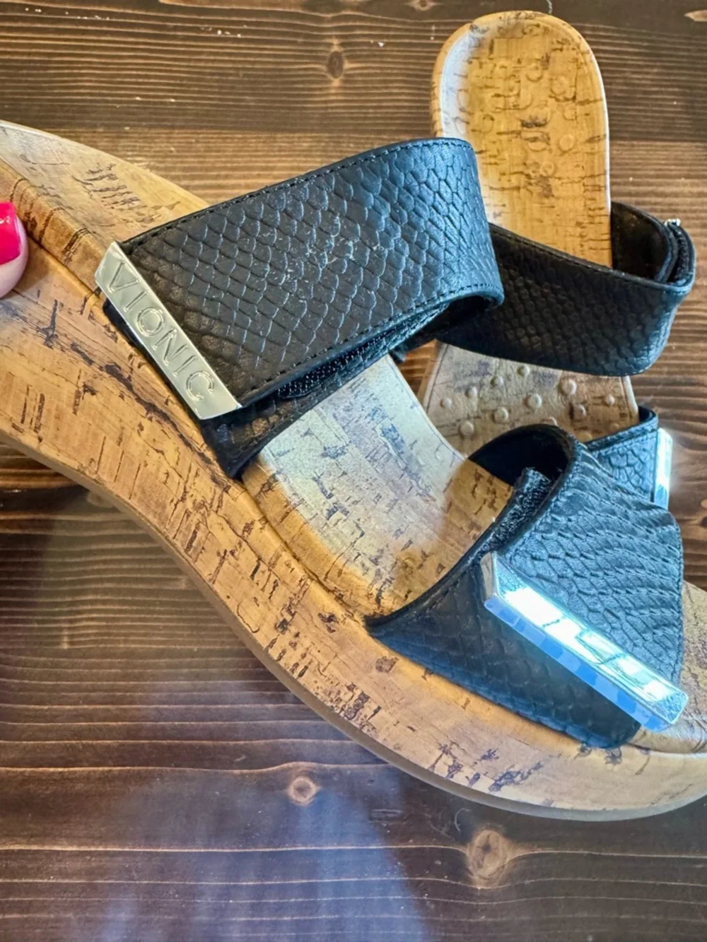 Vionic‎ Pepper Black Textured Leather Cork Wedge Sandals Size 7 EUC